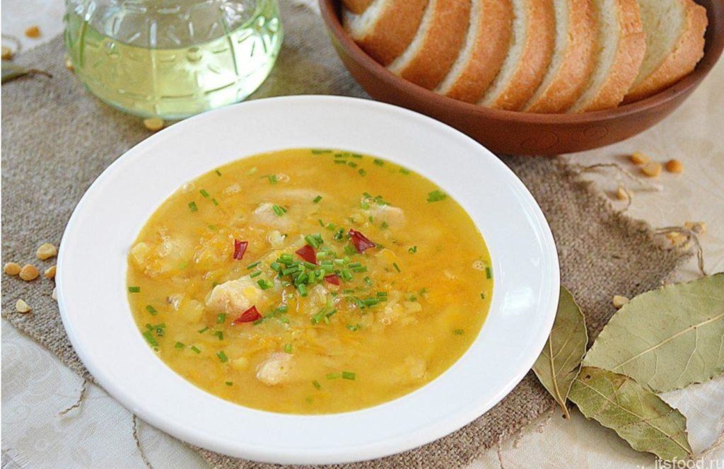 Гороховый суп в год. Горох для супа. Суп гороховый. Гороховый суп с мясом. Гороховый суп с курицей.