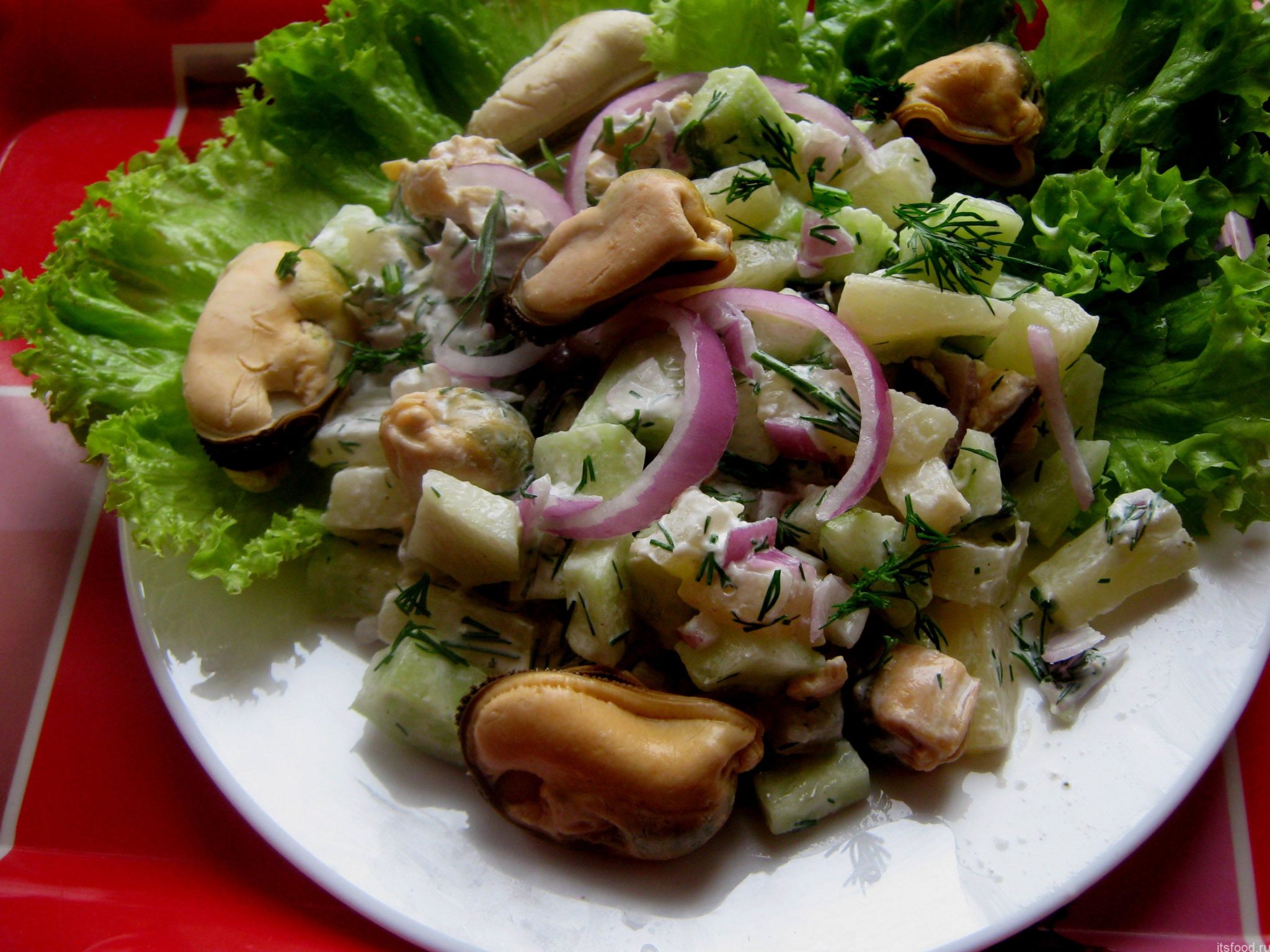 Вкусный салат с маринованными мидиями - оригинальный рецепт с пошаговыми фото