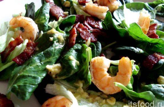 Салат со шпинатом и  морепродуктами