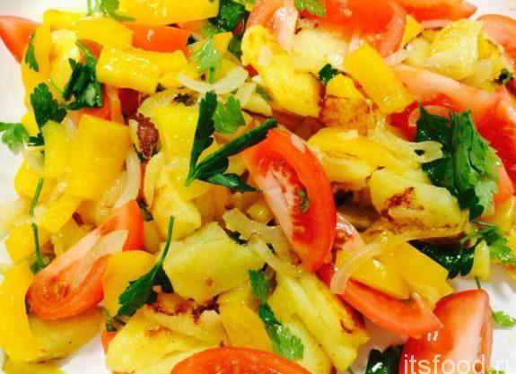 Салат с картофелем и фруктами