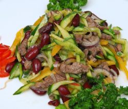 Салат с фасолью и мясом: пошаговый рецепт