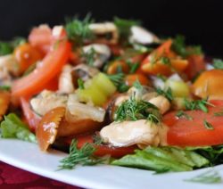 Очень вкусный салат с мидиями - рецепт с фото