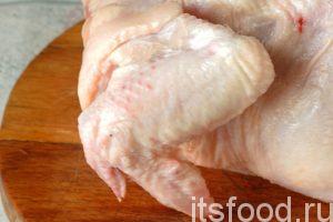 Маринованная курица – рецепт:
Нам потребуется одна небольшая, но очень важная деталь от курочки – это ее крыло.