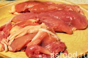 Весь жир и кожа используются для уменьшения сухости белого куриного мяса. 