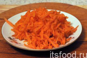 Морковь можно натереть на терке – это ускорит приготовление паштета из говяжьей печени. 