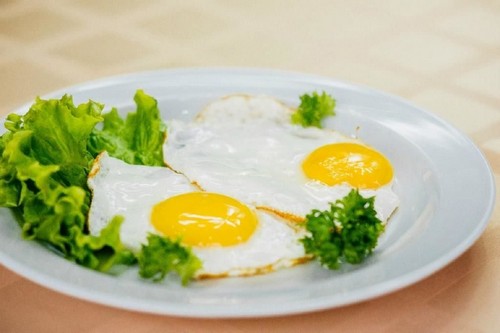 5 способов разнообразить яичницу на завтрак