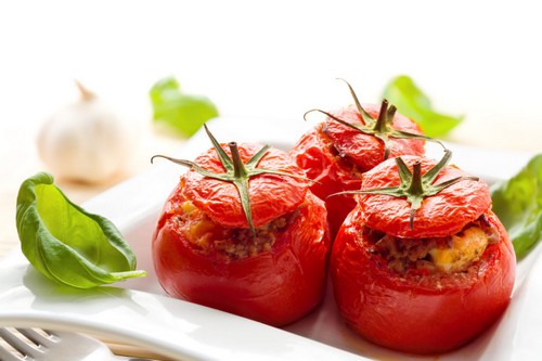 Запечённые фаршированные помидоры – 4 простых рецепта