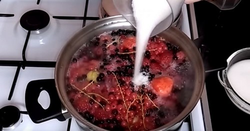 Взвар из замороженных ягод – рецепт и польза напитка