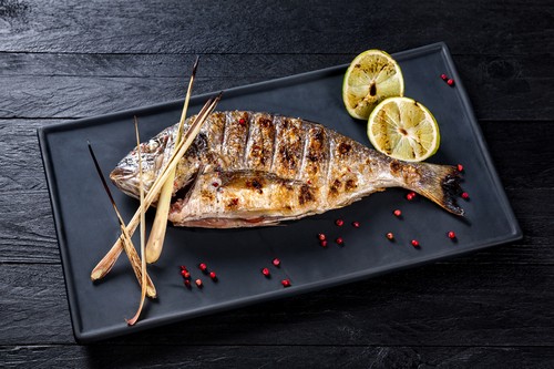Жарим рыбу на гриле – полезная альтернатива шашлыку