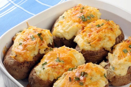 Удиви гостей своей картошкой – 3 интересных рецепта фаршированного картофеля