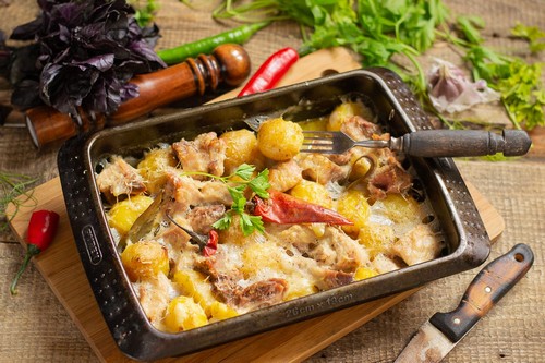 Картошка с мясом в духовке – 3 способа преобразить простое блюдо